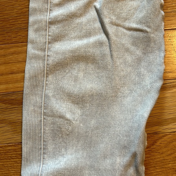 Free People Great Karma, ruched butt leggings. Ice grey gray, M/L - Picture 2 of 6
